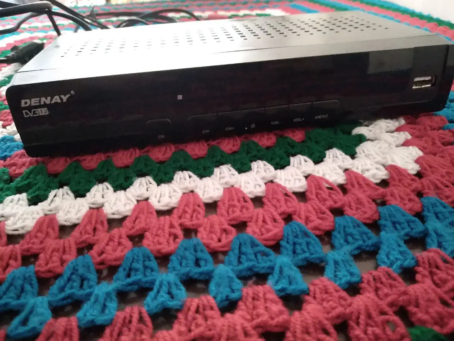 گیرنده دیجیتال شیشه قدیمی مینی‌بوس واشر گلویی|صوتی و تصویری|قزوین, |دیوار