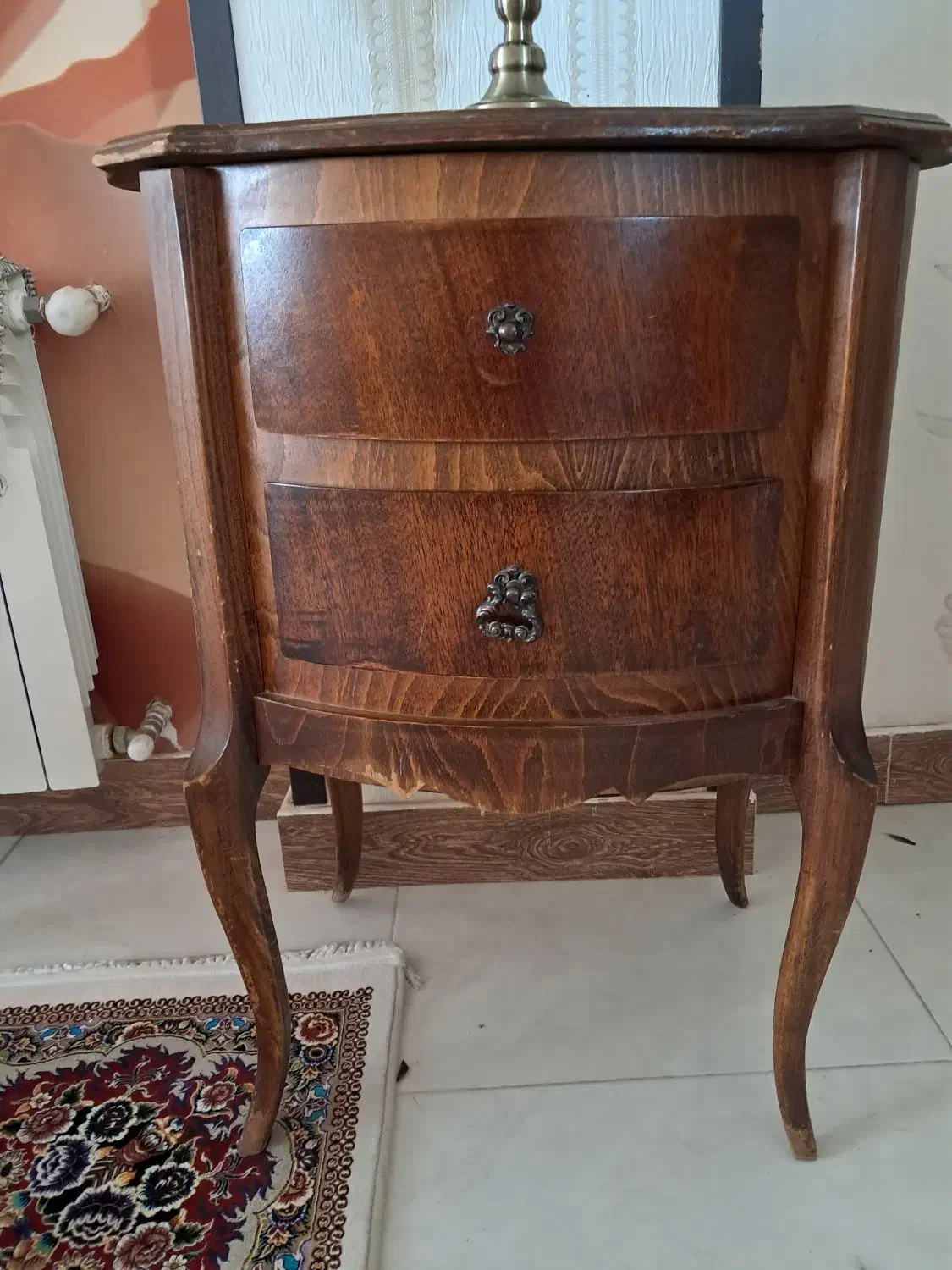 فروش چراغ لاله، ساعت و میز تلفن|میز تلفن|هشتگرد, فاز ۱ مهستان|دیوار