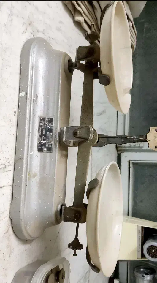 ترازو سنگی قدیمی|کلکسیون اشیاء عتیقه|اصفهان, سرچشمه|دیوار