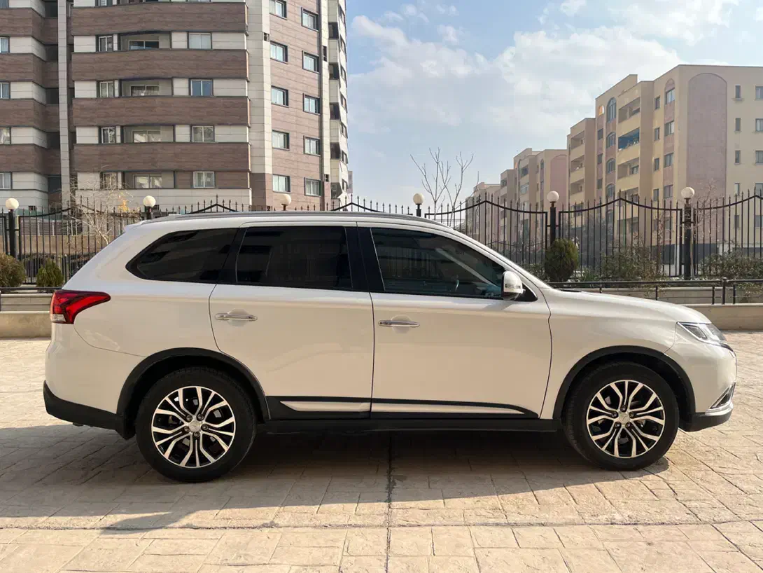 میتسوبیشی اوتلندر تیپ ۵|خودرو سواری و وانت|اصفهان, کوی شهید کشوری|دیوار