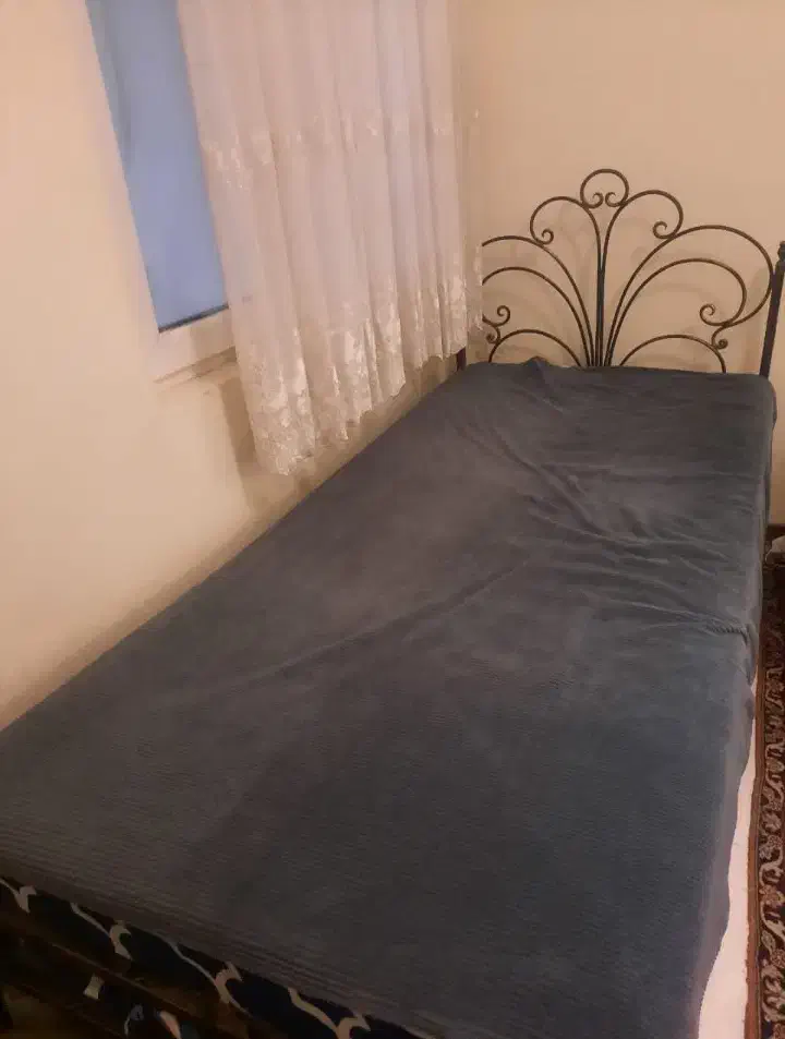 تخت خواب یک نفره آهنی با سرتخت فرفورژه|تخت و سرویس خواب|گرمدره, |دیوار