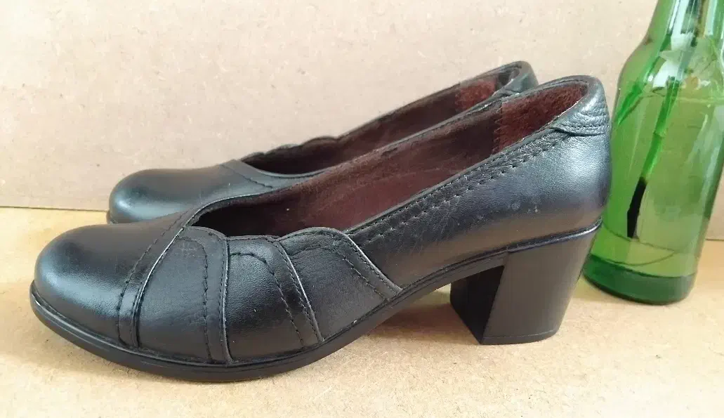 کیف و کفش چرم و معمولی|کیف، کفش، کمربند|رشت, فلسطین|دیوار