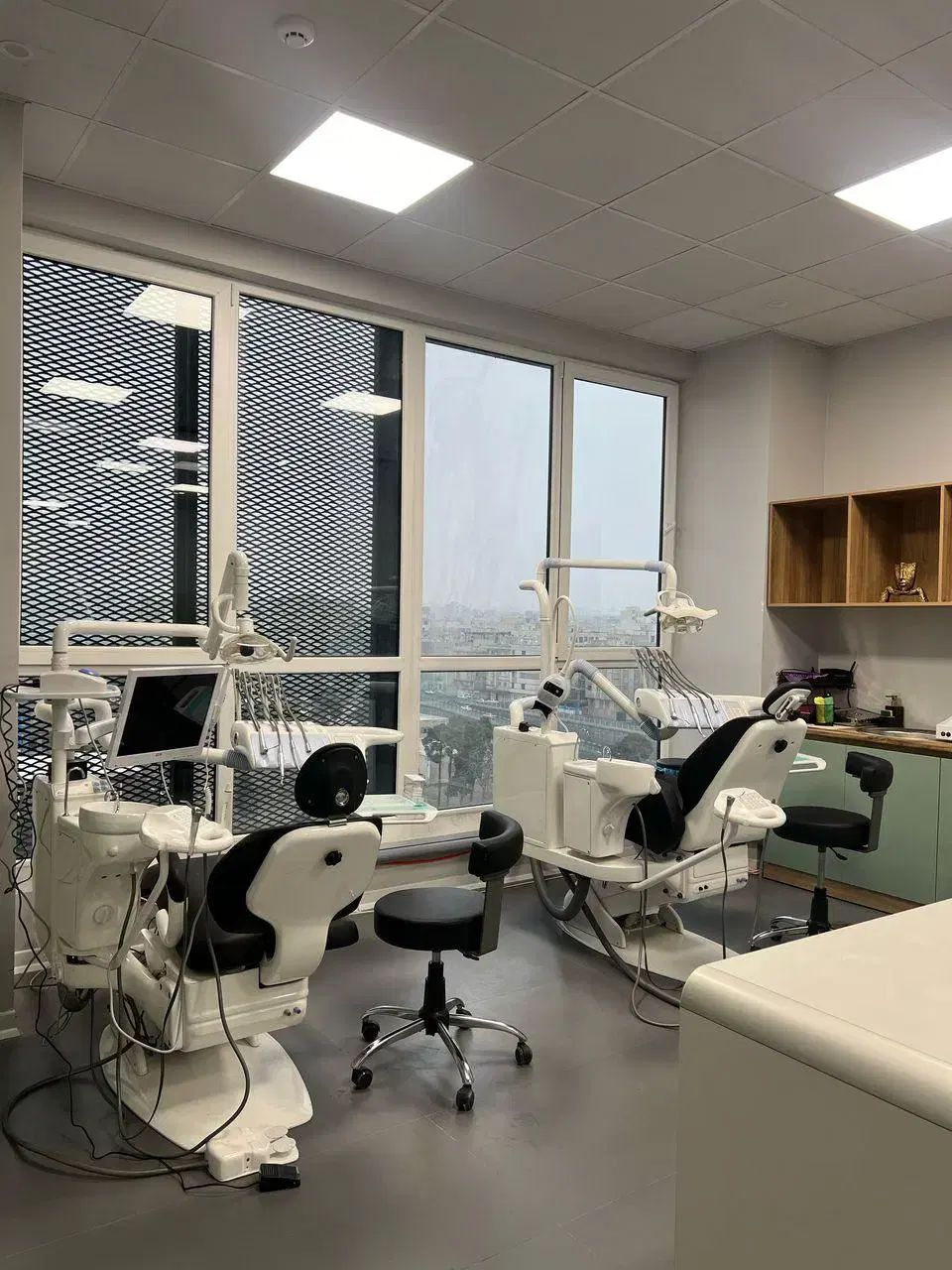دندانپزشکی ایمپلنت لیزرژل عصب کشی کشیدن روکش جراحی|خدمات زیبایی و سلامت|تهران, چهارصد دستگاه|دیوار