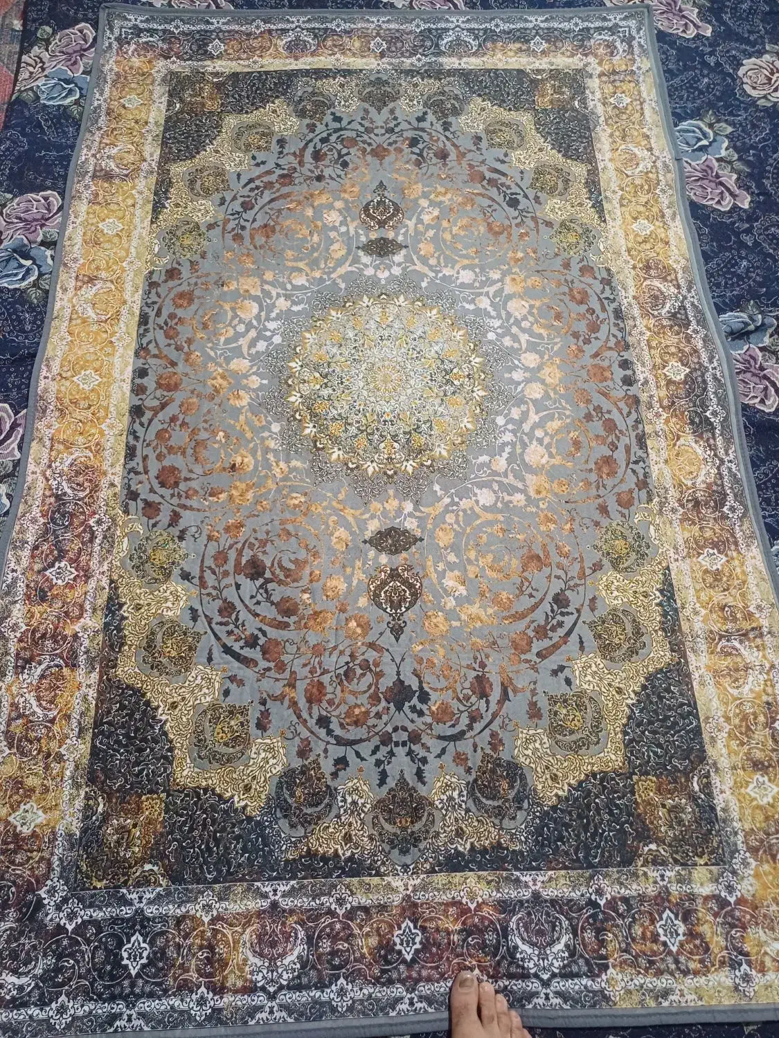 قالیچه پشت نمدی در رنگهای مختلف وخوش رنگ ورنگار|گلیم، جاجیم، گبه|تبریز, |دیوار