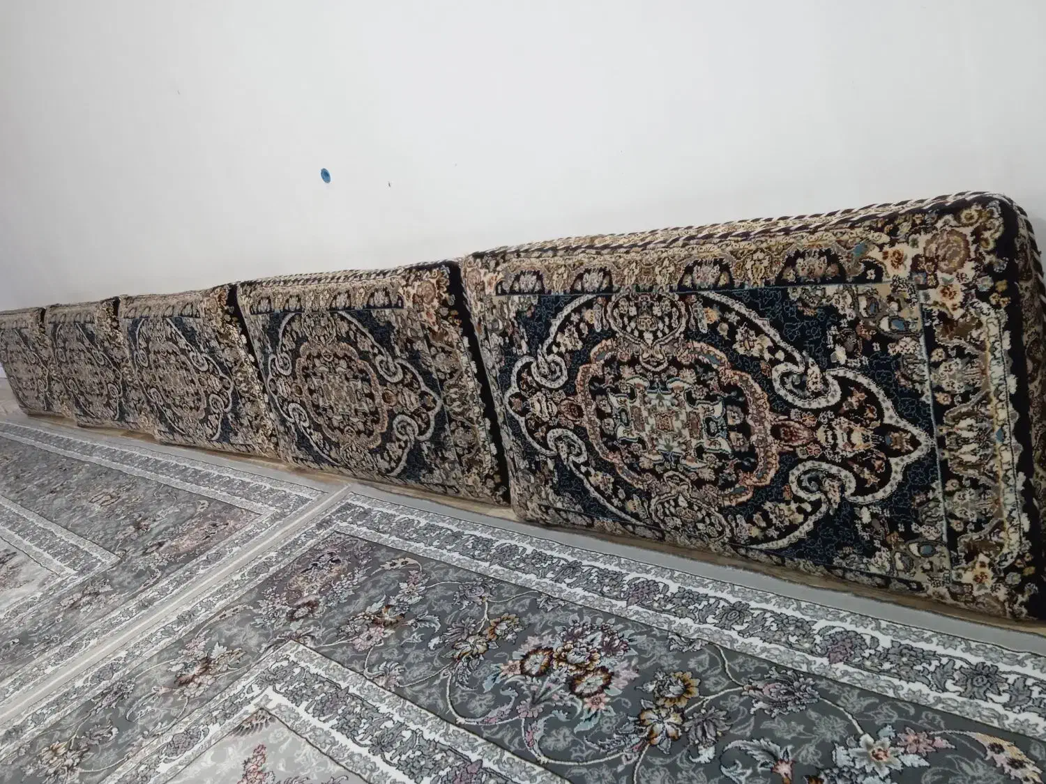 فرش و پشتی|پشتی|دهگلان, |دیوار