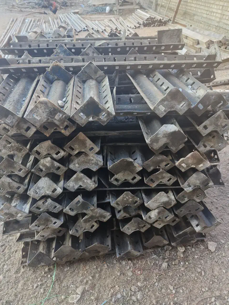 خرید انواع آهن آلات مصرفی و ضایعات.|خدمات پیشه و مهارت|دزفول, |دیوار