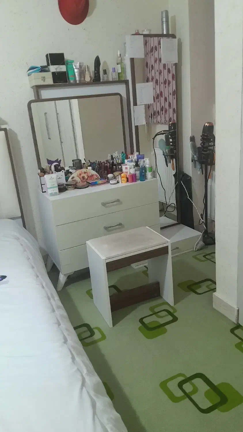 سرویس خواب دو نفره|تخت و سرویس خواب|صدرا-فارس, فاز ۱|دیوار