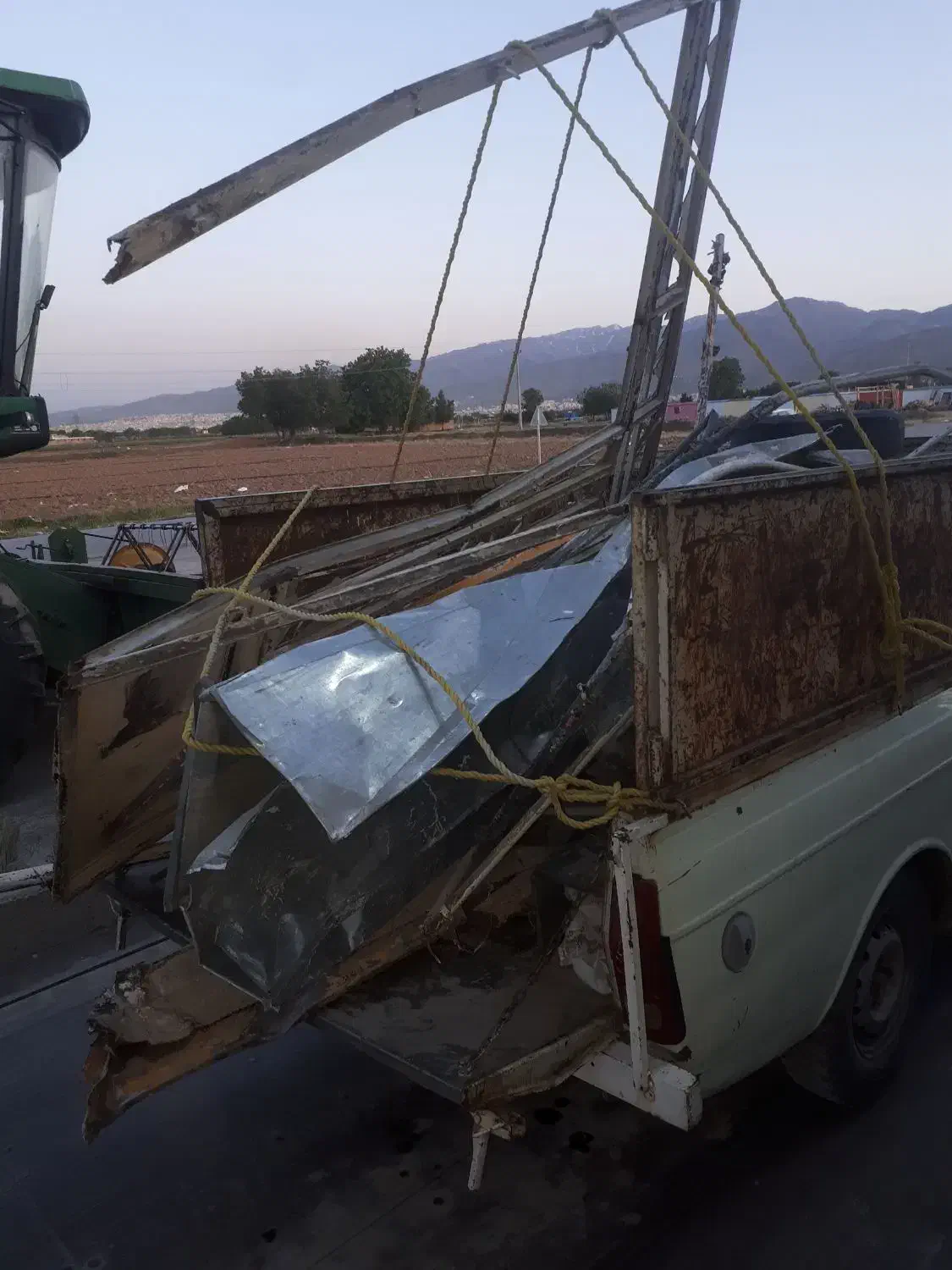 خرید ضایعات وداخل شهر هستم اهن کارتن وکتاب و اهن|عمده‌فروشی|همدان, |دیوار