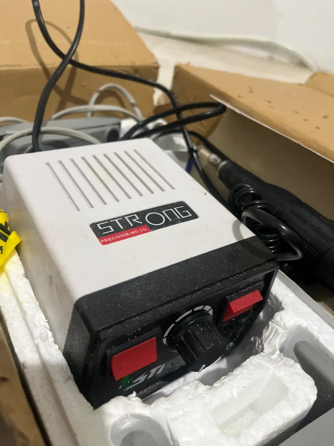 سوهان برقی استرانگ و دستگاه یو وی|آرایشی، بهداشتی، درمانی|رشت, سعدی (تختی)|دیوار