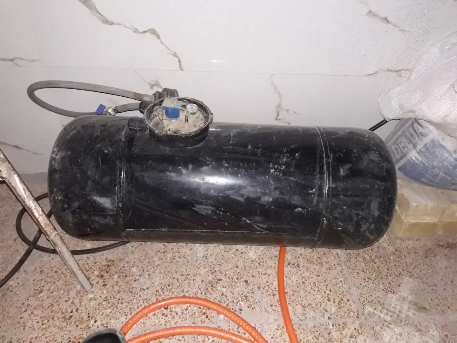 کپسول|کولر گازی و فن‌کوئل|خمین, |دیوار