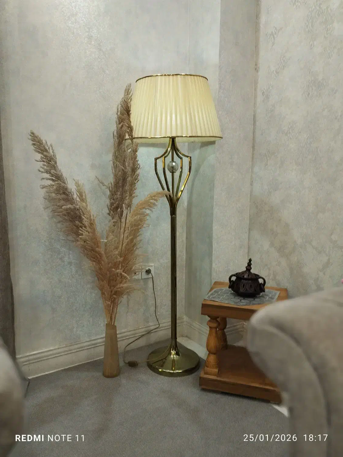 آباژور پایه استیل طلایی|چراغ خواب و آباژور|آزادشهر, |دیوار