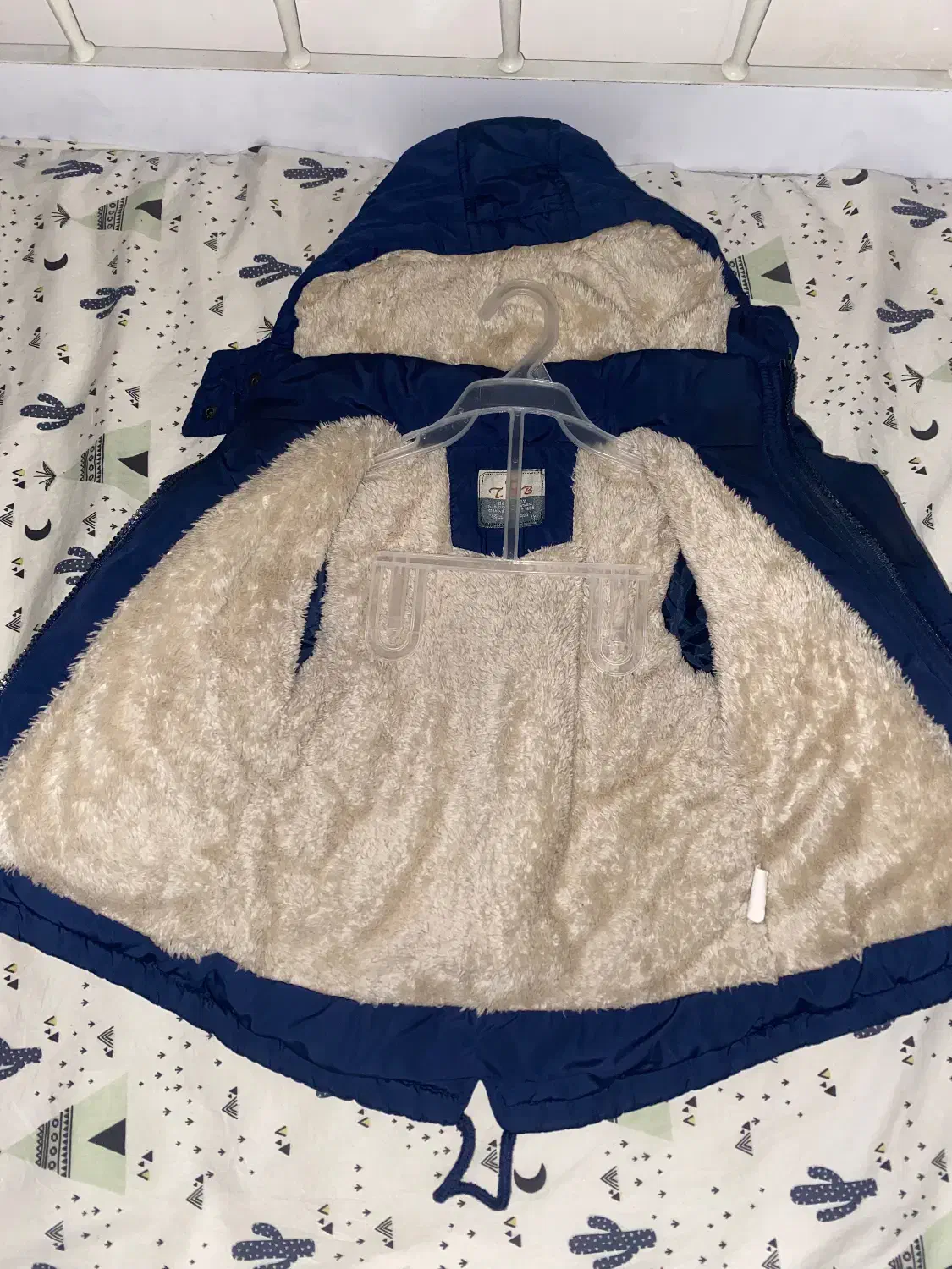 کاپشن کودک|کفش و لباس بچه|ساری, |دیوار