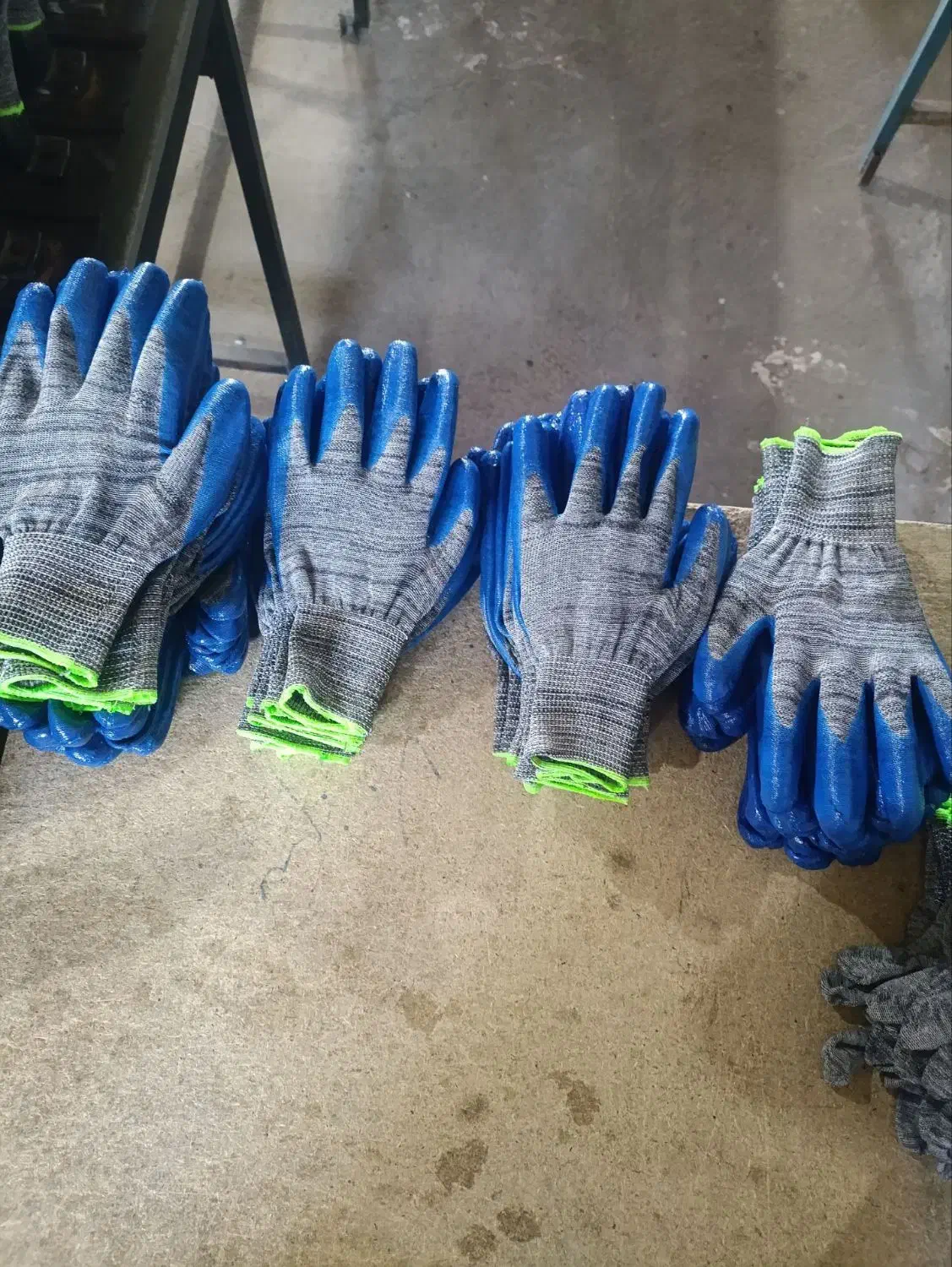 دستکش کارگری|لباس|مشگین شهر, |دیوار