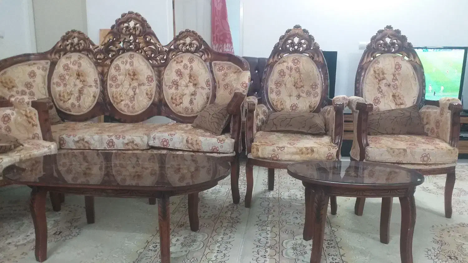 فروش یک دست مبل سلطنتی بسیار تمیز|مبلمان خانگی و میز عسلی|کاشان, آیت الله سعیدی|دیوار