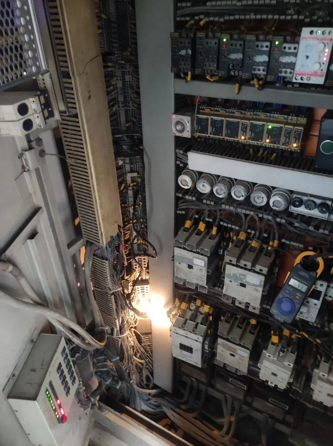 برق/برقکارصنعتی/تجهیزات صنعتی/رفع اتصالی/کابل کشی|خدمات پیشه و مهارت|کرمان, |دیوار