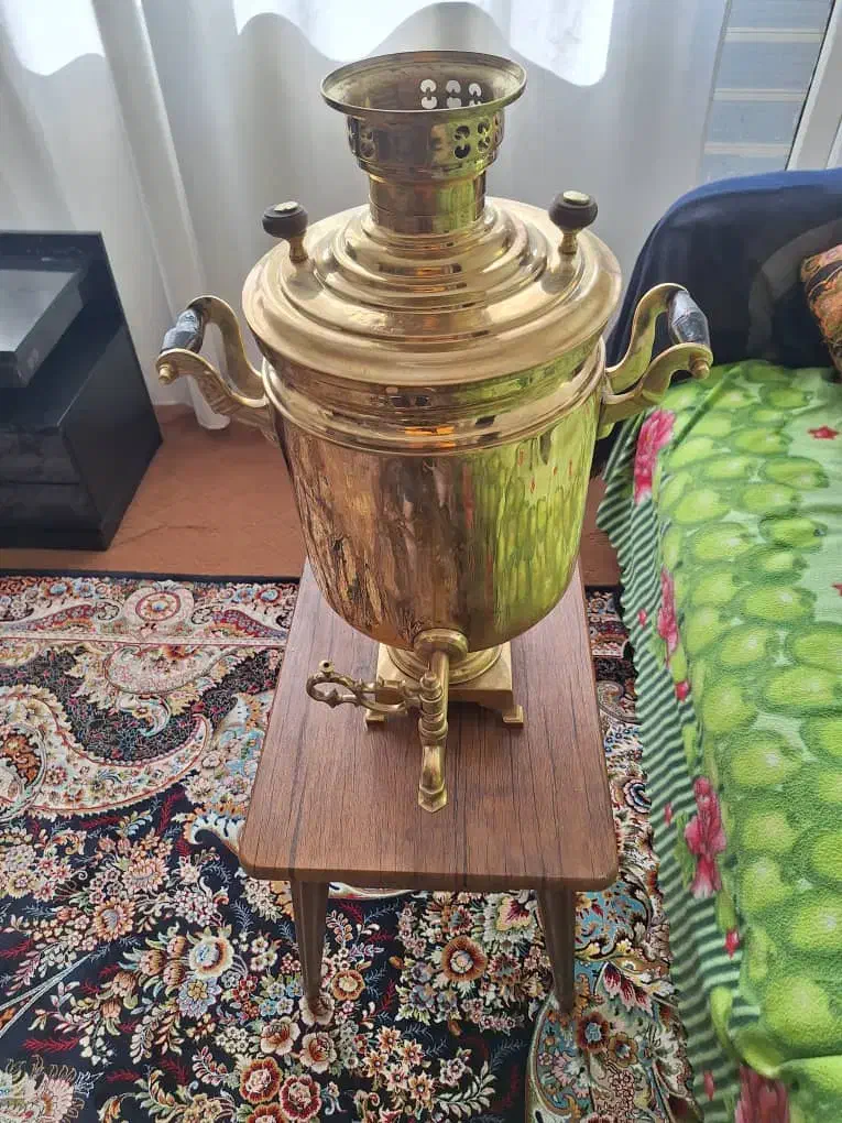 یک سماور استوانه ای روسی به شرط پلمپ|کلکسیون اشیاء عتیقه|سقز, |دیوار