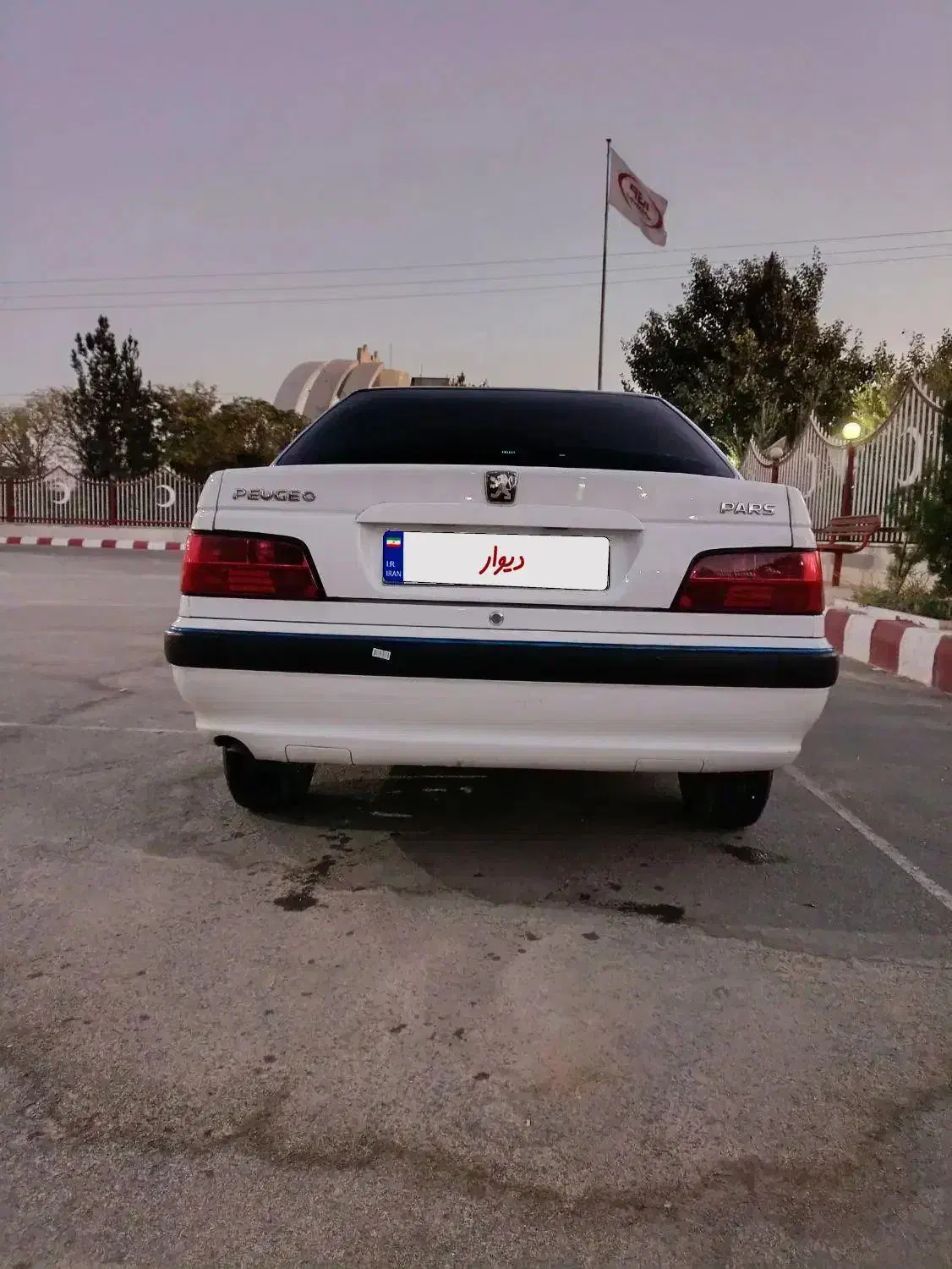 پژو پارس دو گانه فابریک ۹۸در حد|خودرو سواری و وانت|شاهینشهر, شهرک صنعتی|دیوار