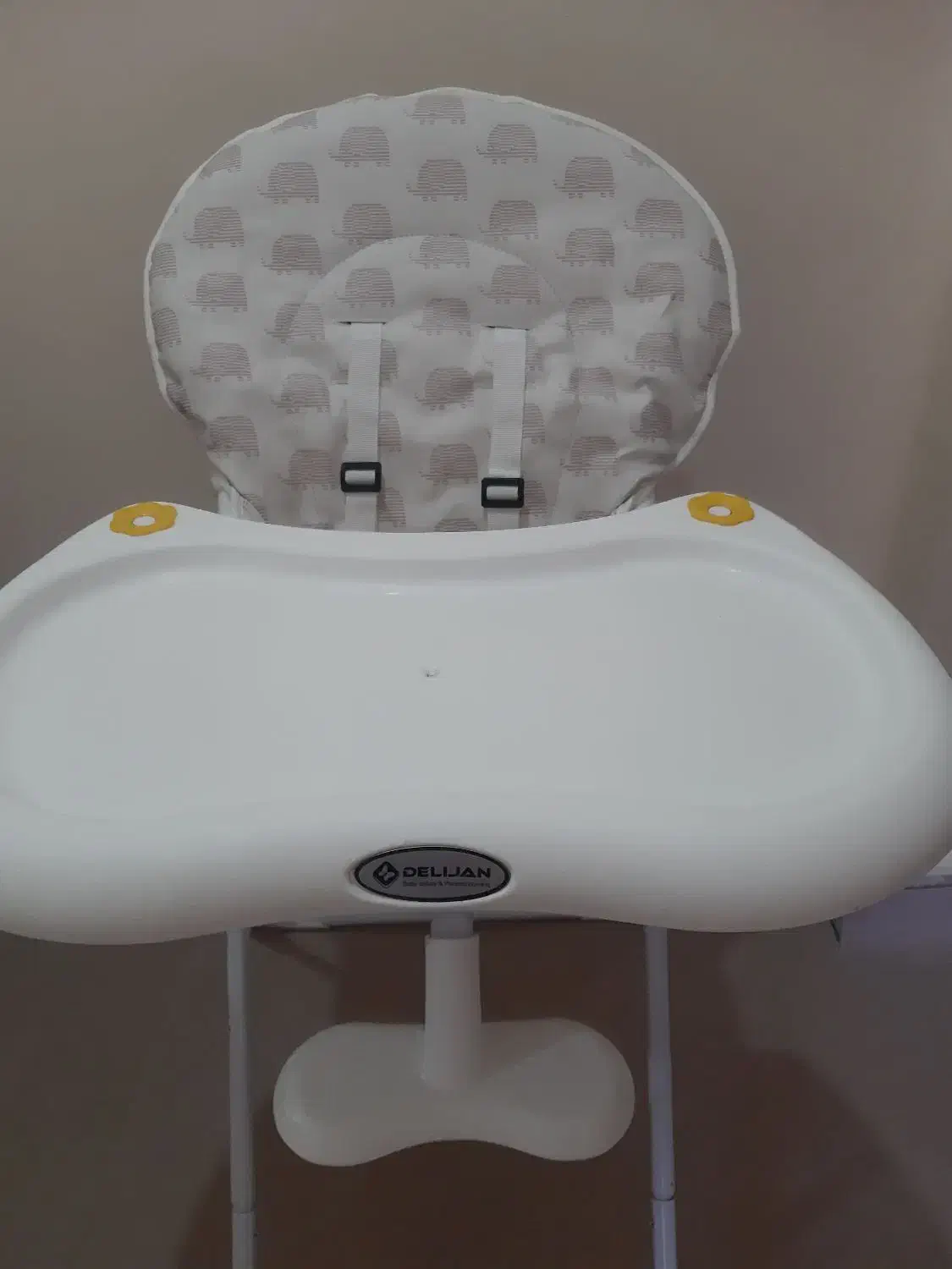 صندلی غذای کودک مارک دلیجان کاملا سالم و نو|تخت و صندلی بچه|بندر دیر, |دیوار