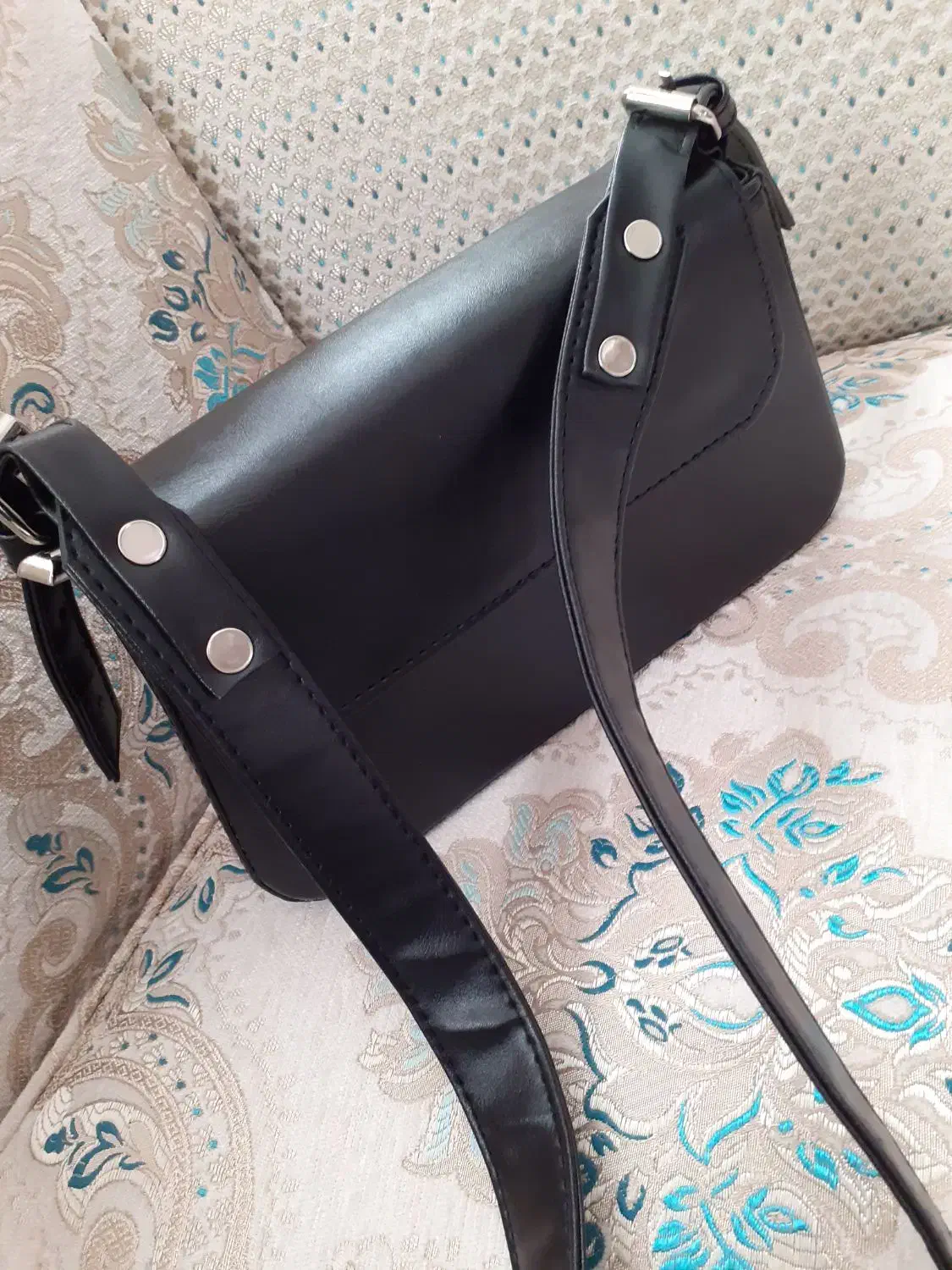 کیف|کیف، کفش، کمربند|میانه, |دیوار