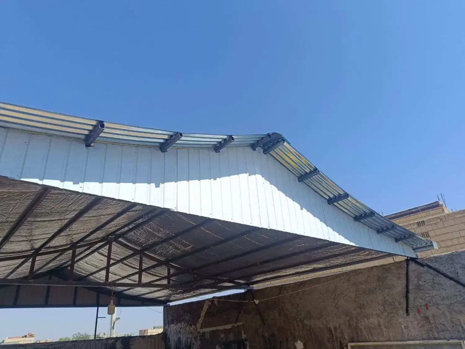 سوله ساخت شیروانی ورق سقف شیروونی زیبا مق|مصالح و تجهیزات ساختمان|اصفهان, لیمجیر|دیوار