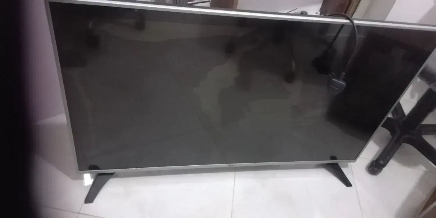 ال ای دی 49اینچ ال جی صفحه ضربه خورده|تلویزیون و پروژکتور|گلبهار, شهر جدید گلبهار|دیوار