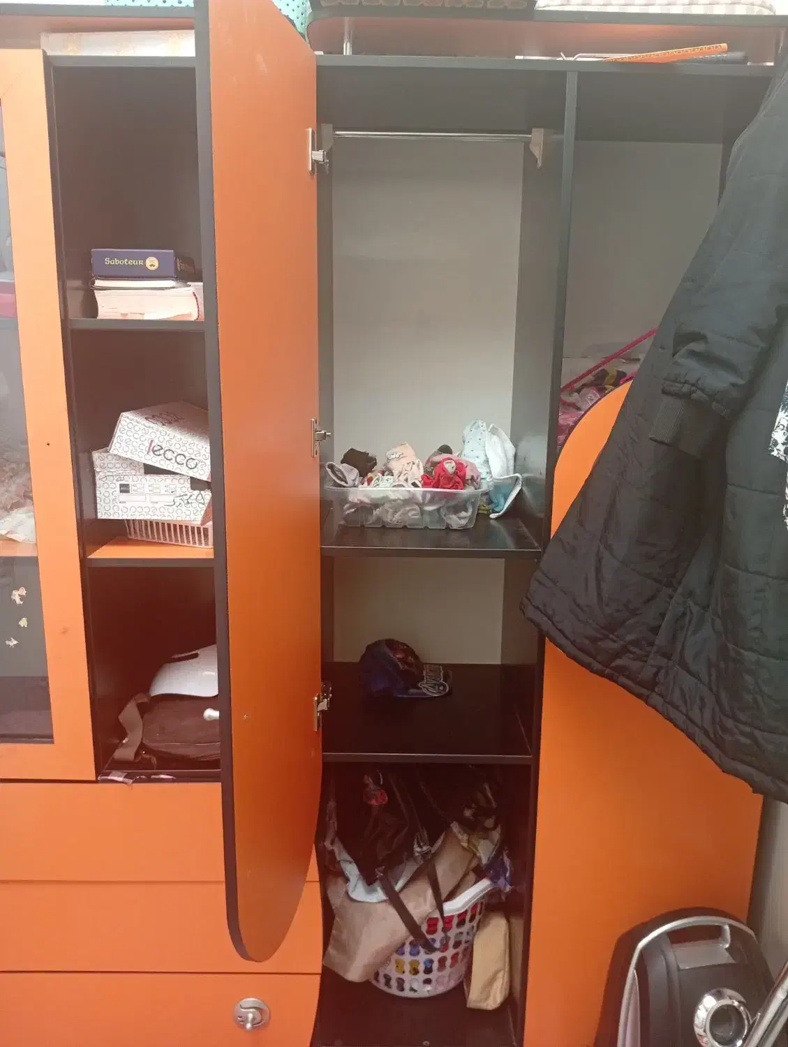 ۲عدد کمد لباس بچه ،و ی عدد کمک اویز دار و کشو دار|جاکفشی، کمد، دراور|نوبران, |دیوار