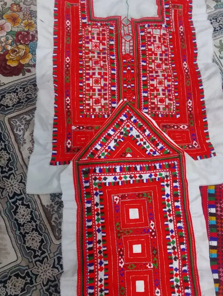 زی آستین|لباس|مهرستان, |دیوار