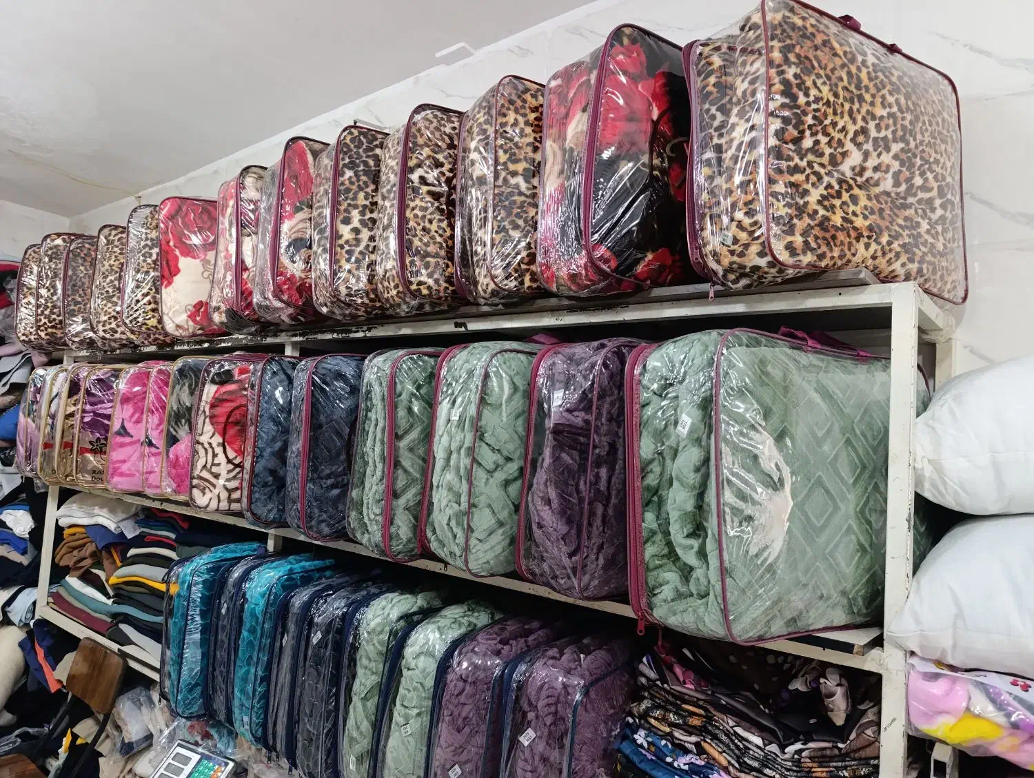 پتو کیلویی گل برجسته ضخیم|رختخواب، بالش، پتو|نسیم‌شهر, |دیوار