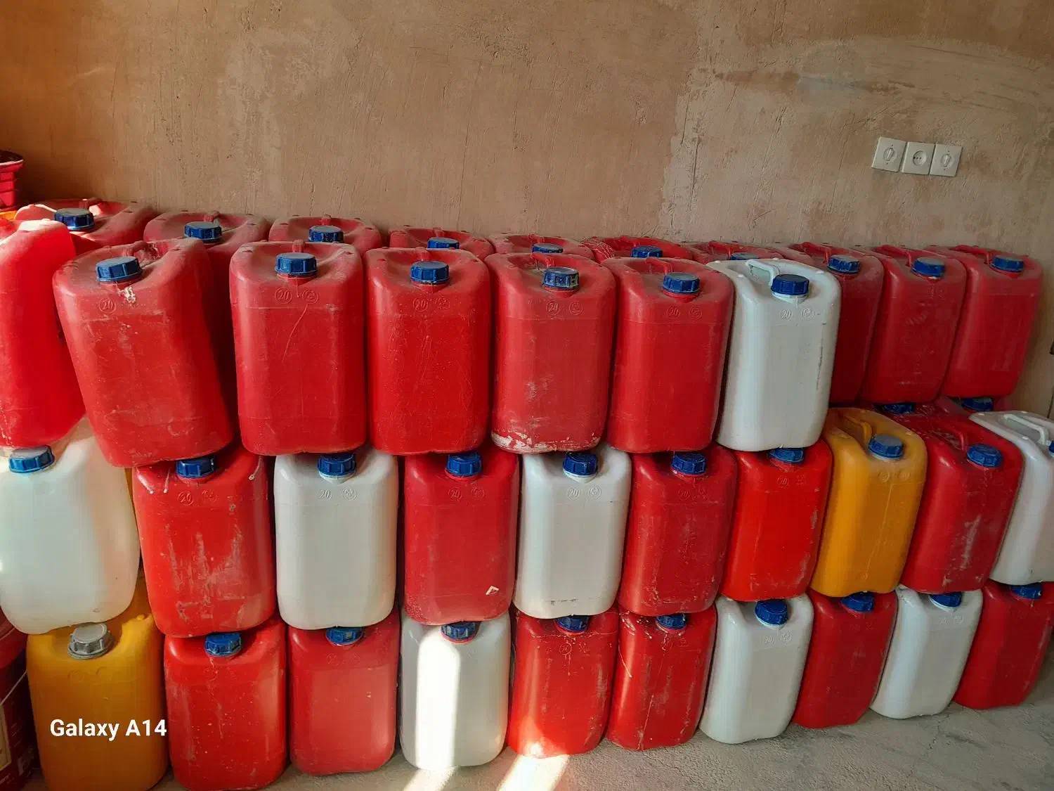 دبه ۲۰لیتری محکم ،دانه ای ۵۰هزارتومان|ظروف نگهدارنده، پلاستیکی، یک‌بارمصرف|حمیل, |دیوار