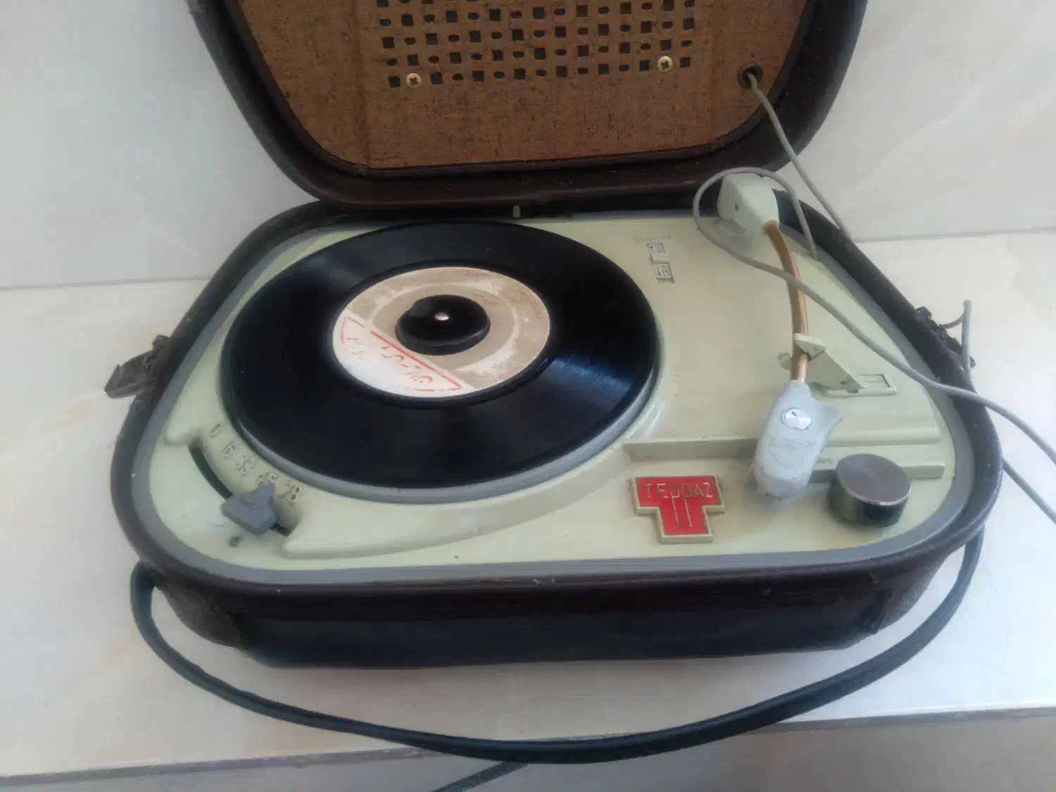 گرامافون تیپازفرانسوی|کلکسیون اشیاء عتیقه|زنجان, |دیوار