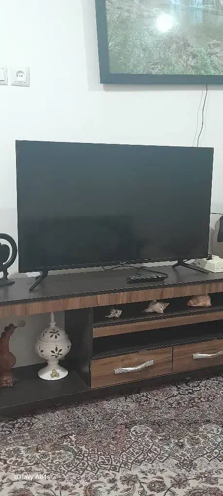 میز و تلویزیون سامسونگ ال ای دی ۴۰اینچ|تلویزیون و پروژکتور|کوچصفهان, |دیوار