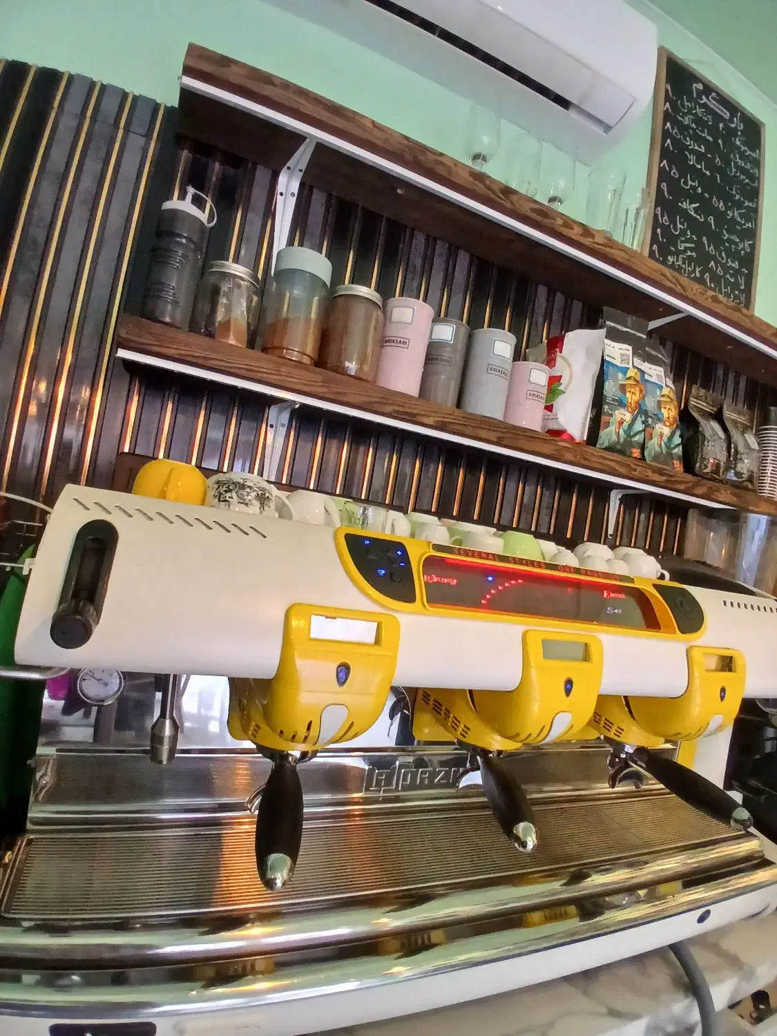 دستگاه اسپرسو لاسپازیاله s40 مدل ۲۰۱۱.۳گروپ|کافیشاپ و رستوران|فردیس, شهرک شهید حسینی|دیوار