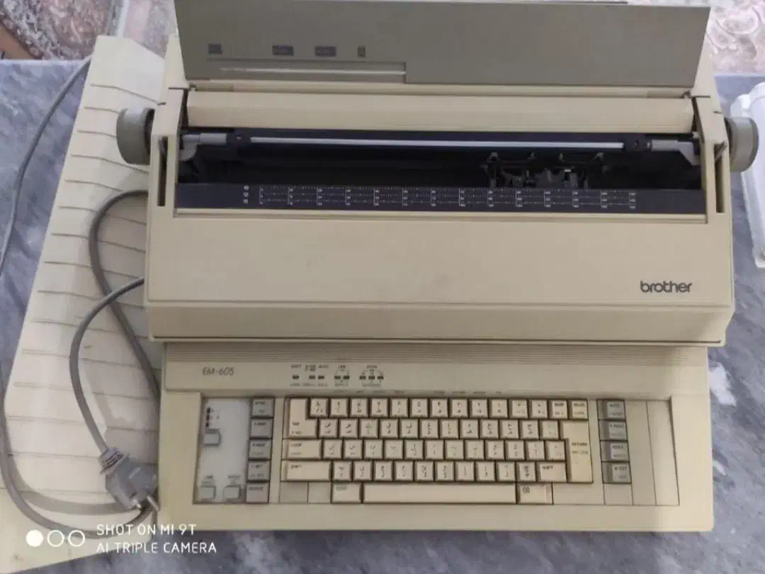 دستگاه تایپ برقی brother|کلکسیون اشیاء عتیقه|آبیک, |دیوار