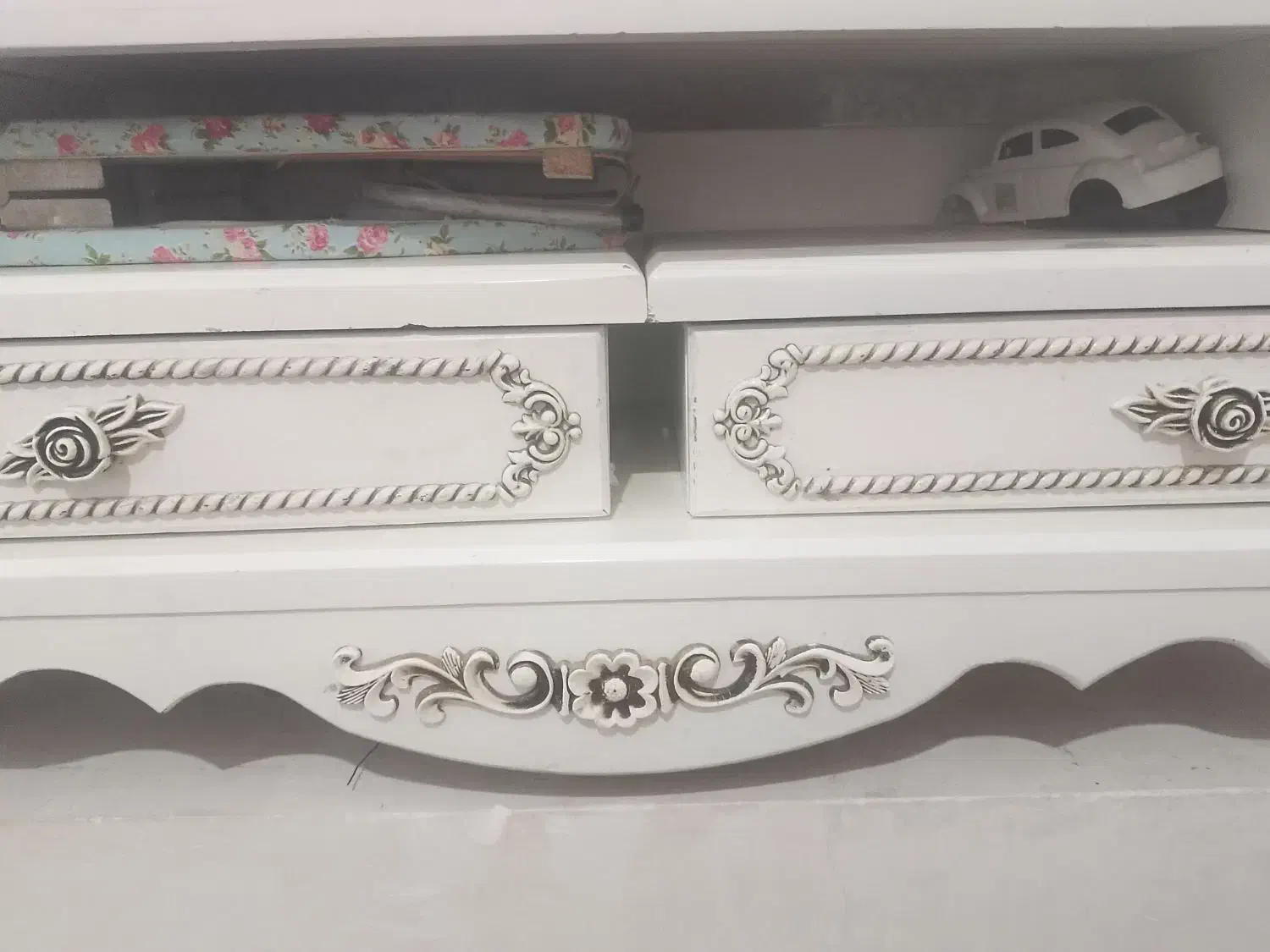 ساعت ایستاده و میز تی وی در حد نونو|میز تلویزیون|ایلام, |دیوار