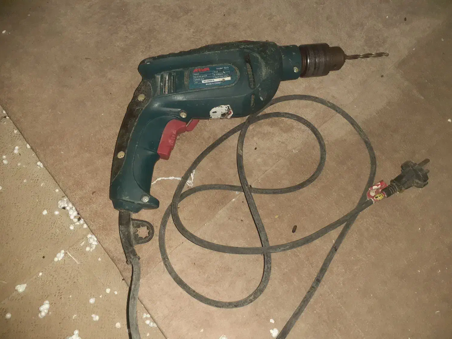 میز کار آهنی و دریل آروا|ابزارآلات|تولم شهر, |دیوار