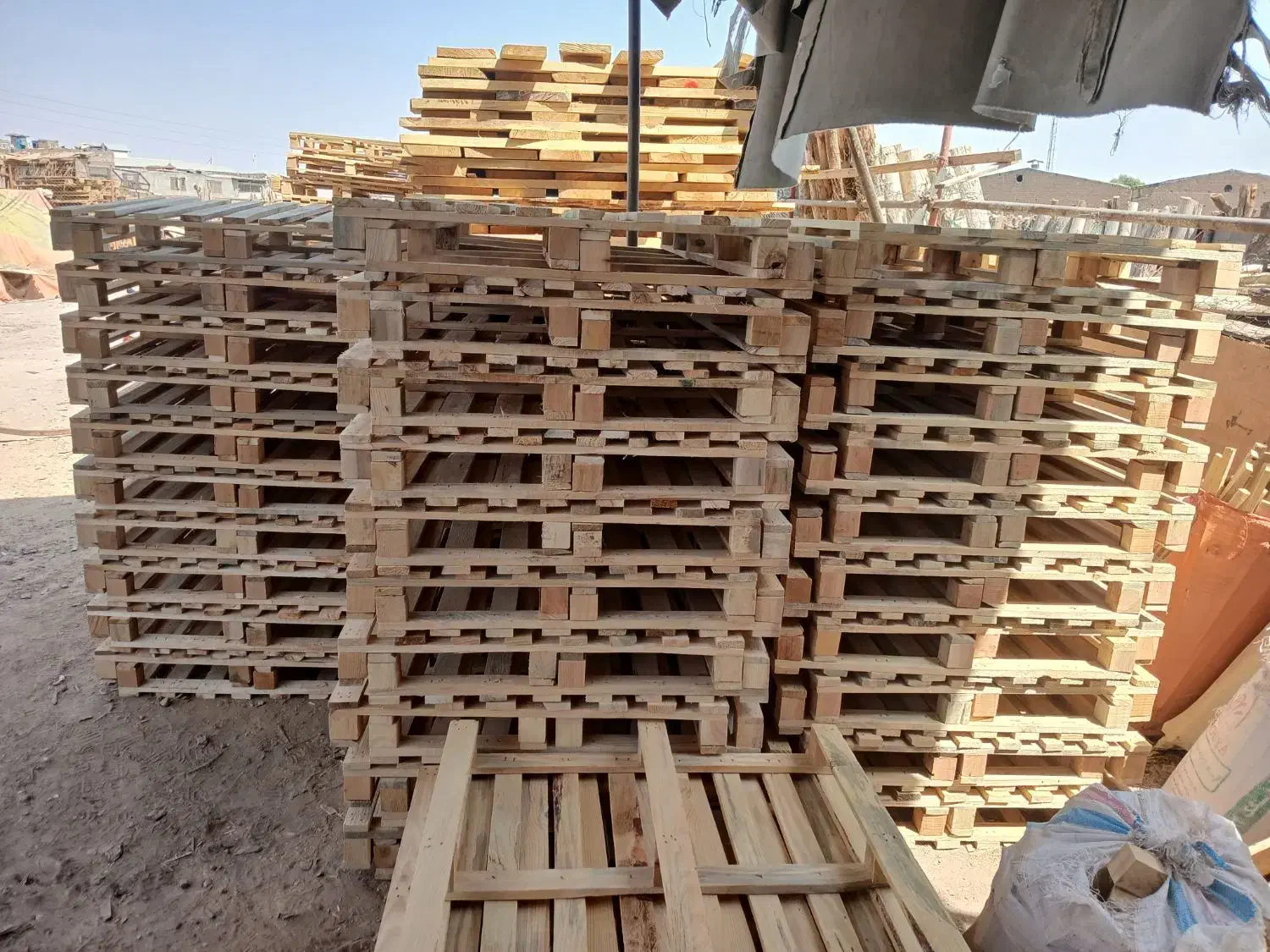 کارگر در انبار چوب|استخدام صنعتی، فنی، مهندسی|قم, بیست متری ولیعصر|دیوار