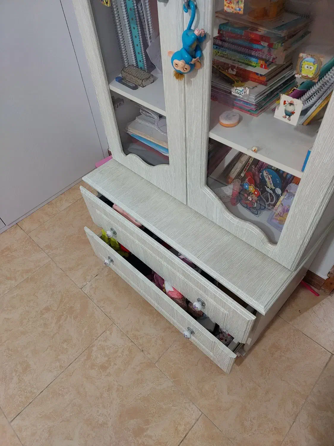 ویترین و کمد لباس کودک|بوفه، ویترین، کنسول|لاهیجان, گلستان|دیوار