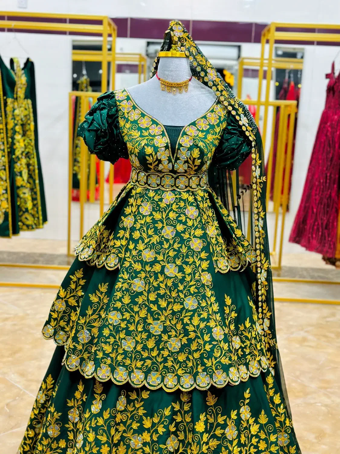 نیازمند خیاط لباس عروس|استخدام هنری و رسانه|پردیس, فاز ۶|دیوار