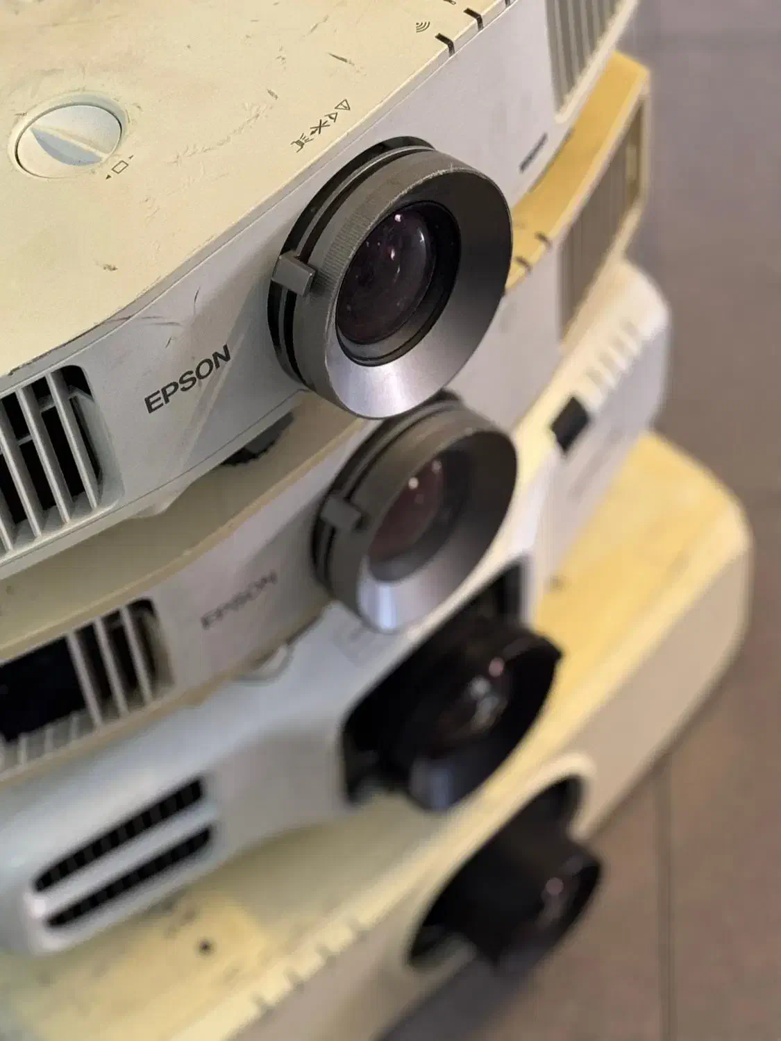 ویدیو پروژکتور کارکرده با گارانتی( فروش تخصصی)|تلویزیون و پروژکتور|تهران, تجریش|دیوار