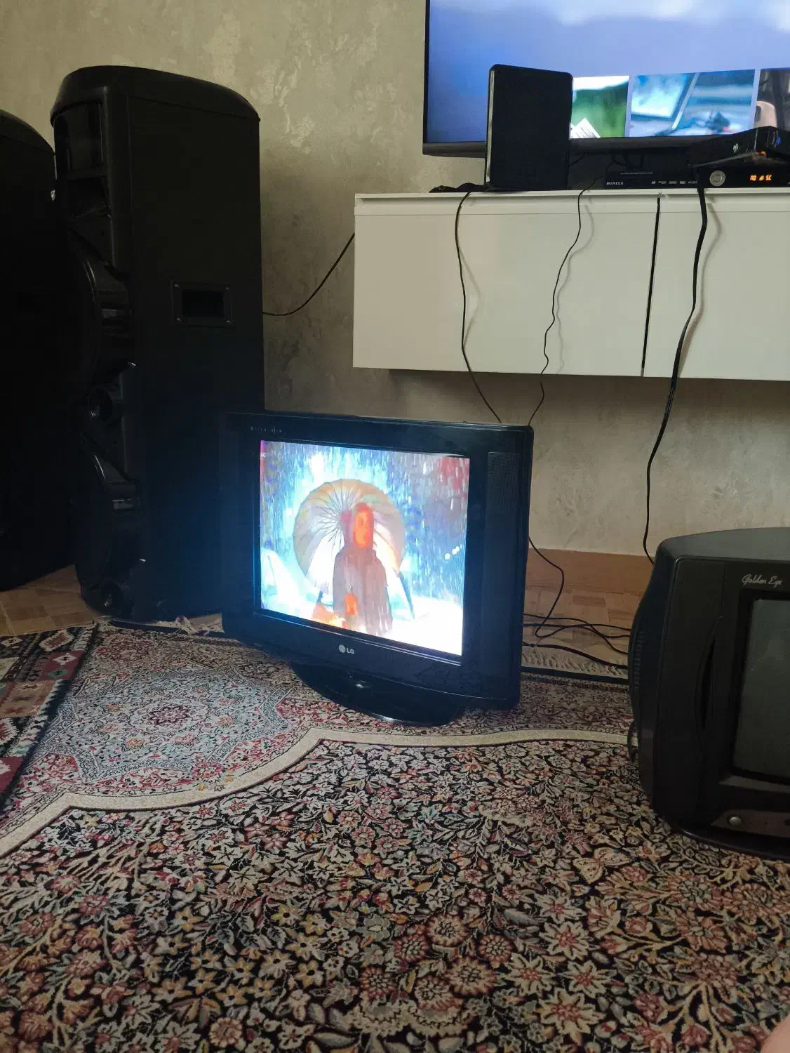 تلویزیون های رنگی قدیمی|فعالیت داوطلبانه|منجیل, |دیوار