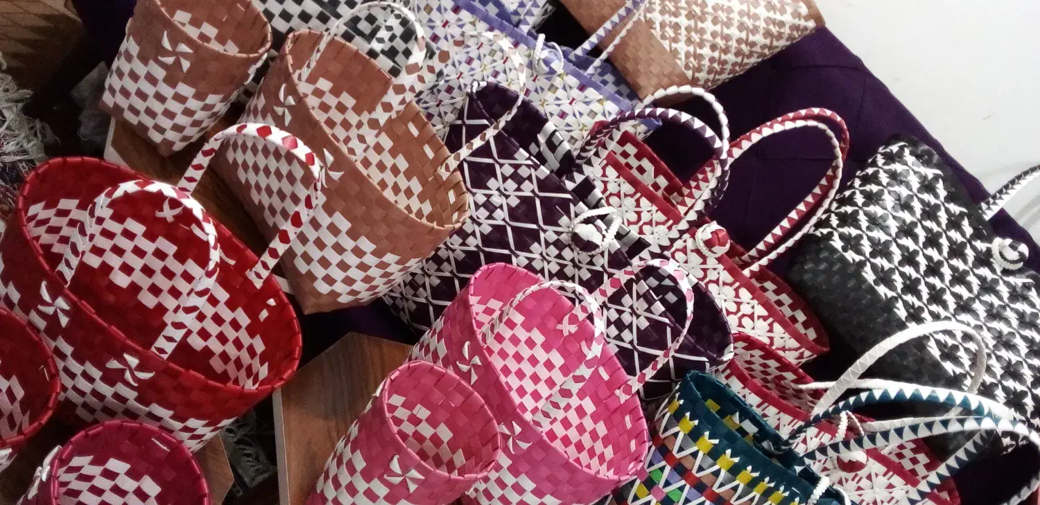 هنر دست سبد تسمه بافی|صنایع دستی و سایر لوازم تزئینی|رشت, تازه آباد|دیوار