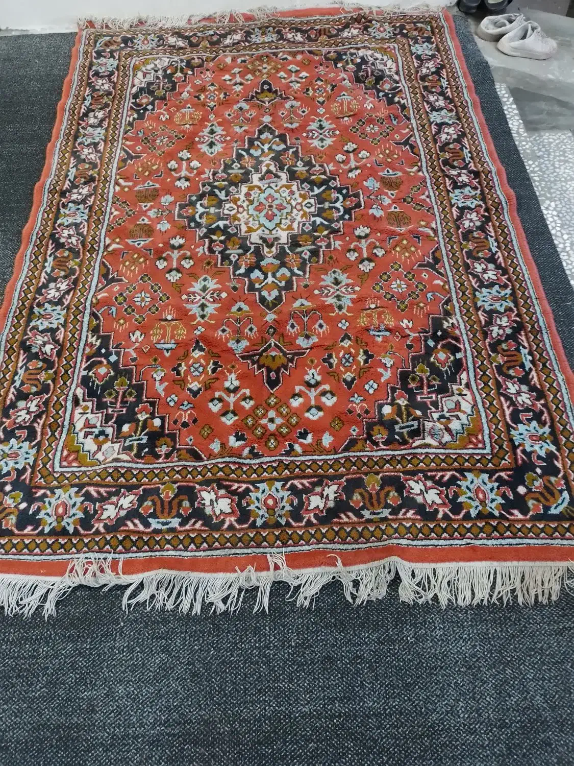 فرش ۱۲ متری در حد نو دستبافت تمیز خریدار بیاد|فرش|رشت, یخسازی|دیوار