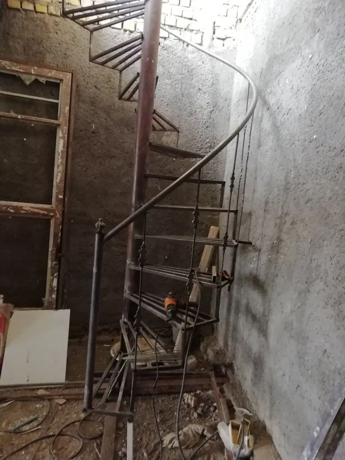 جوشکاری سیار ساخت انواع پله گرد ومعمولی والاچیق|خدمات پیشه و مهارت|مشهد, کشاورز|دیوار