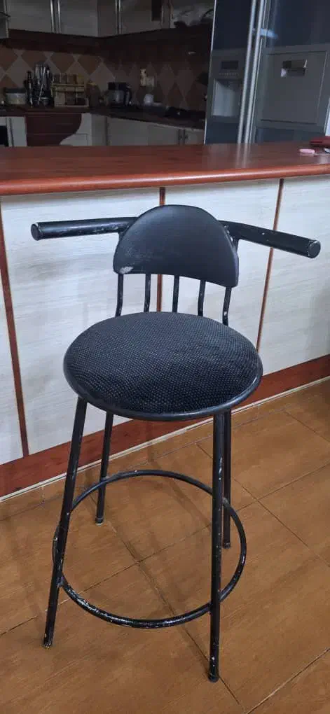 صندلی پا اُپن|صندلی و نیمکت|شاهینشهر, حافظ جنوبی|دیوار