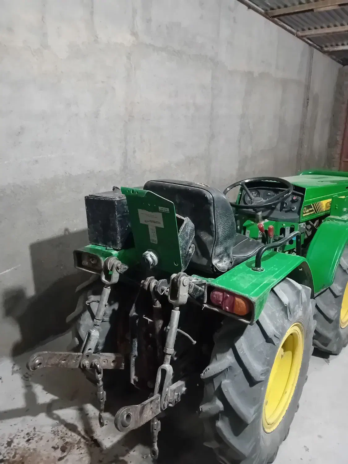 یک دستگاه تراکتور دهقان ورز|خودرو سنگین|کاخک, |دیوار