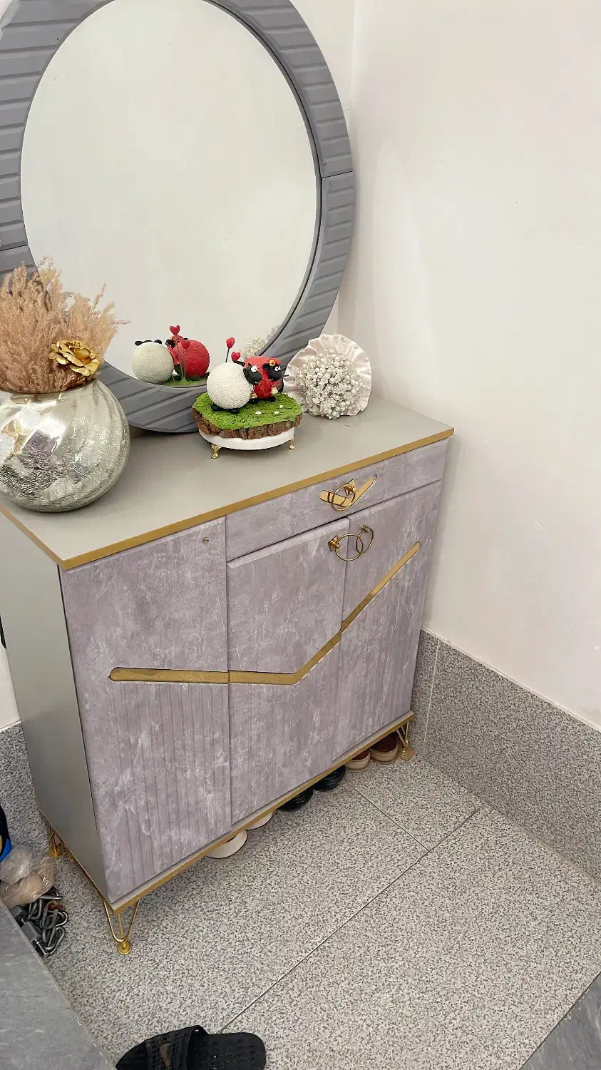 تعدادی وسایل منزل کاملا نونو|جاکفشی، کمد، دراور|صدرا-فارس, فاز ۲|دیوار