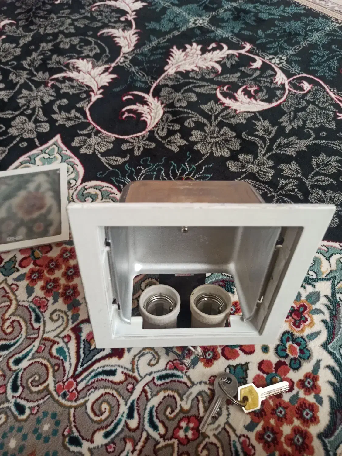 چراغ توکار تمیز و سالم|لوستر و چراغ آویز|مشهد, حسینآباد|دیوار