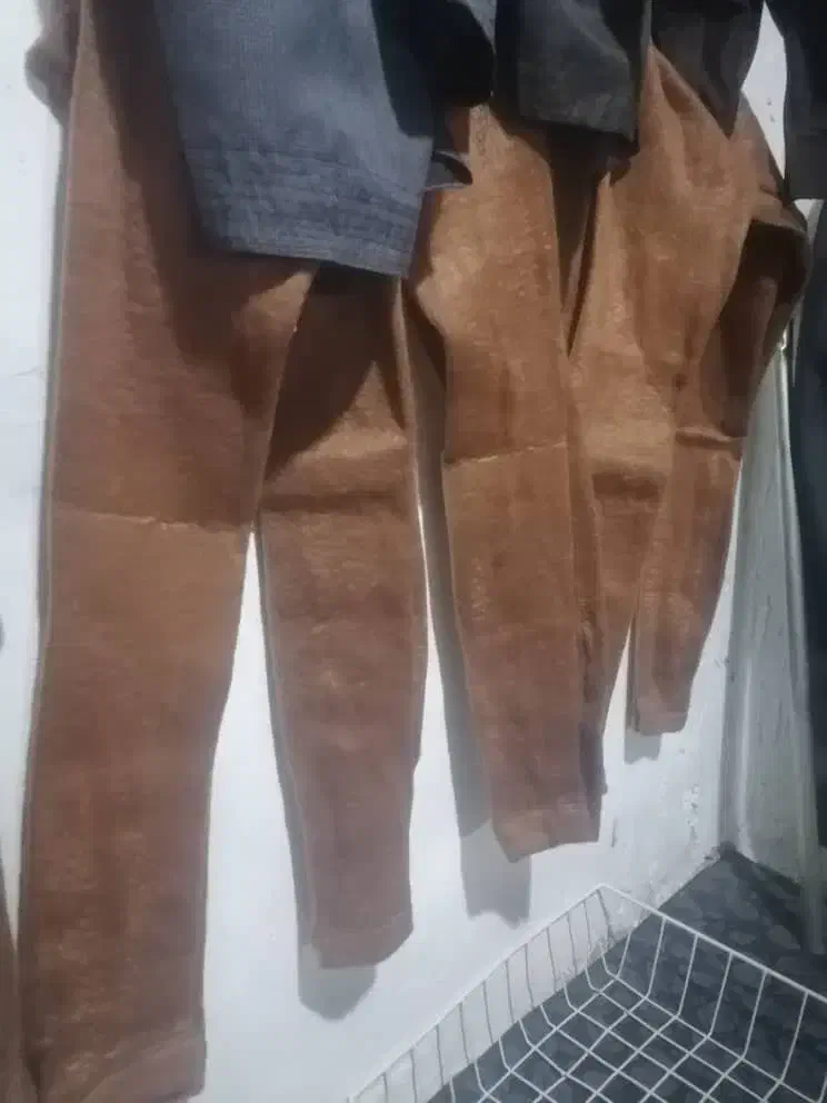 کلاه و زانو بند پشم شتری|لباس|نیریز, |دیوار