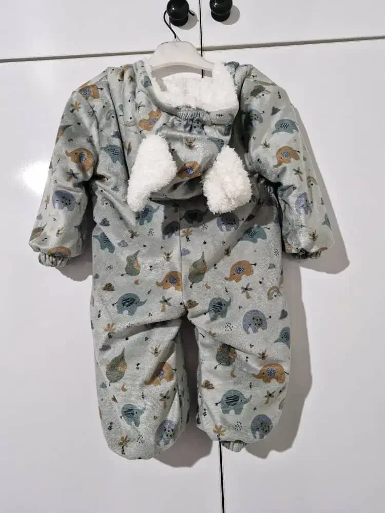 کابشن نوزاد|کفش و لباس بچه|شیراز, دوکوهک|دیوار