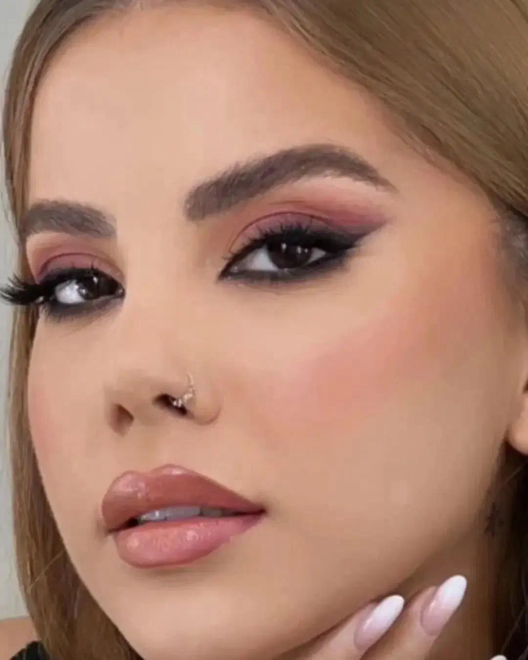 کلیه خدمات آرایشی زیبایی با آف ۵۰درصد|خدمات آرایشگری و زیبایی|جیرفت, |دیوار